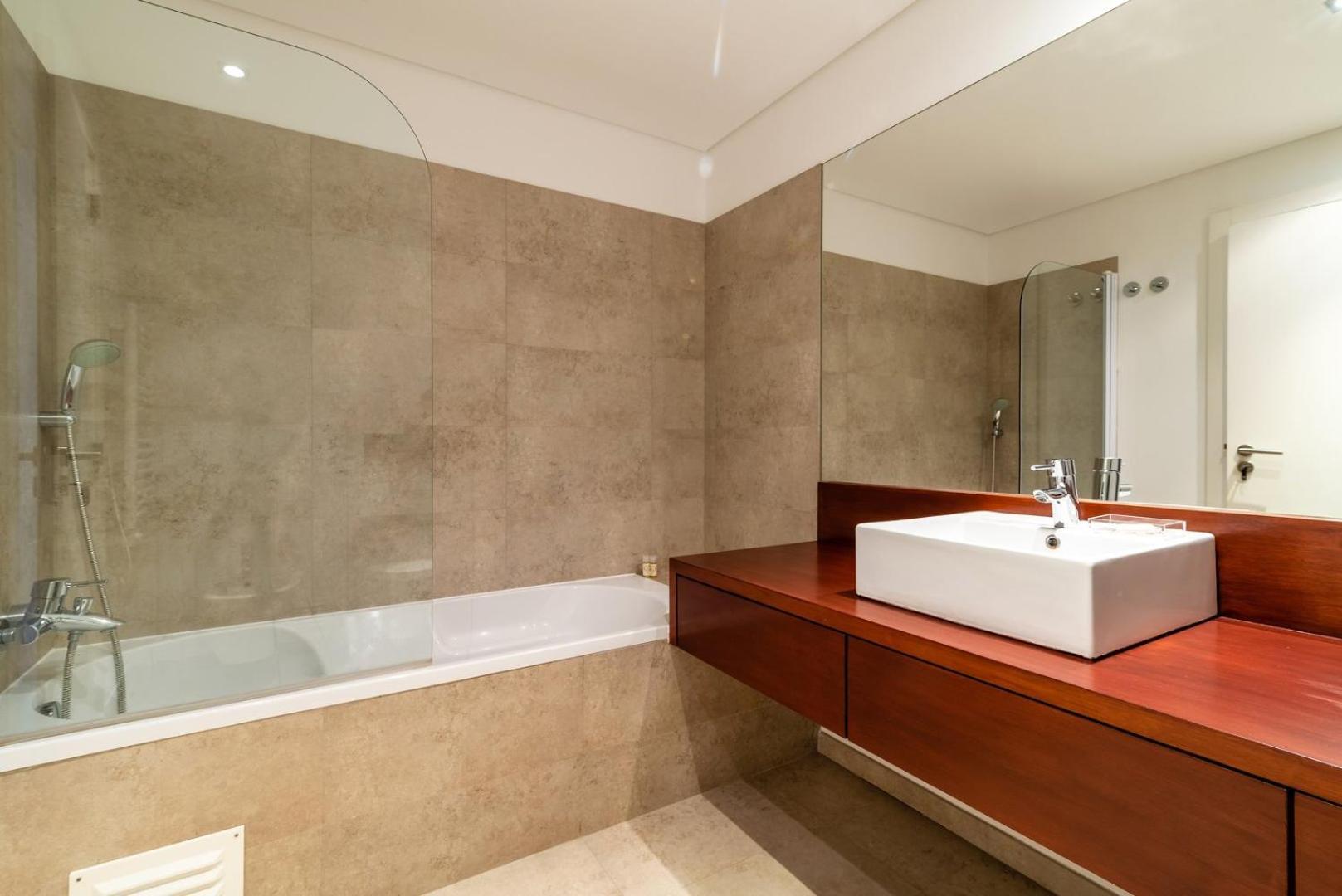 Apartmán Guestready - Alges Apt With Stunning Rooftop Pool Exteriér fotografie