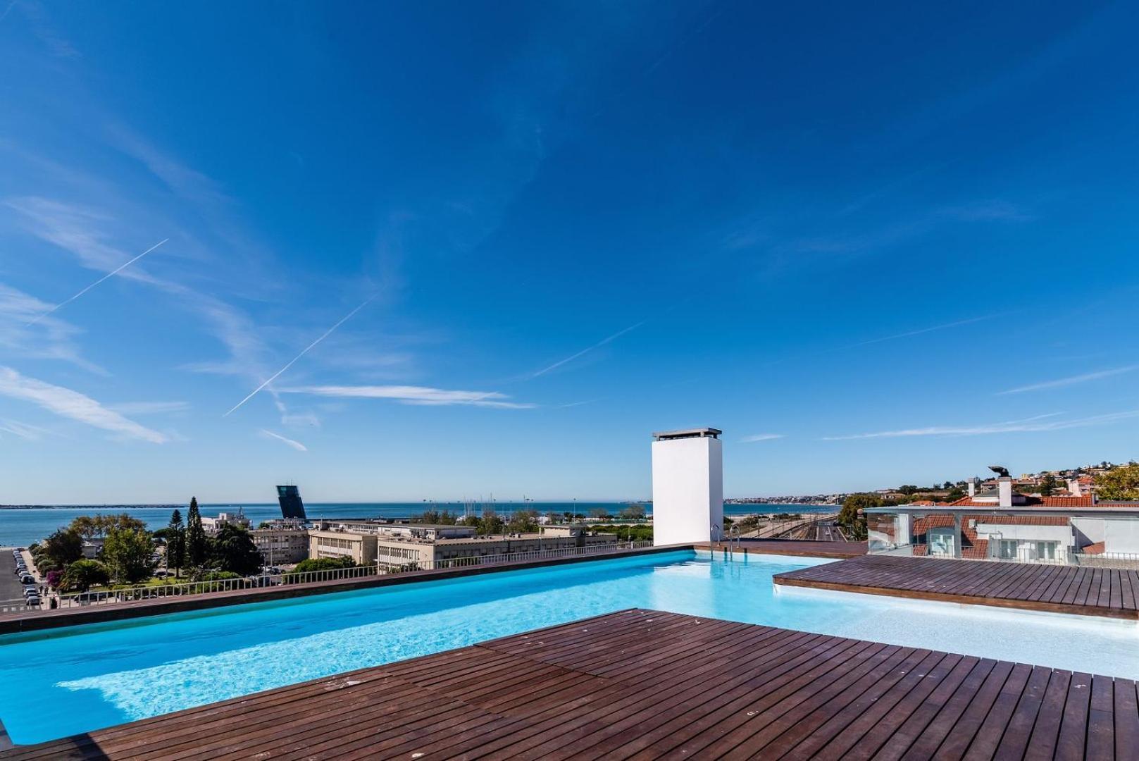 Apartmán Guestready - Alges Apt With Stunning Rooftop Pool Exteriér fotografie